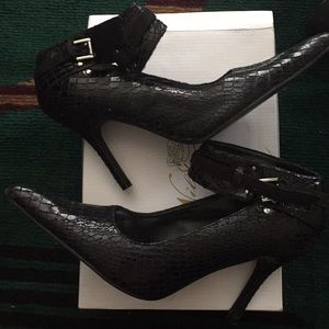 **REDUCED**High Heeled Snakeskin Like Pumps